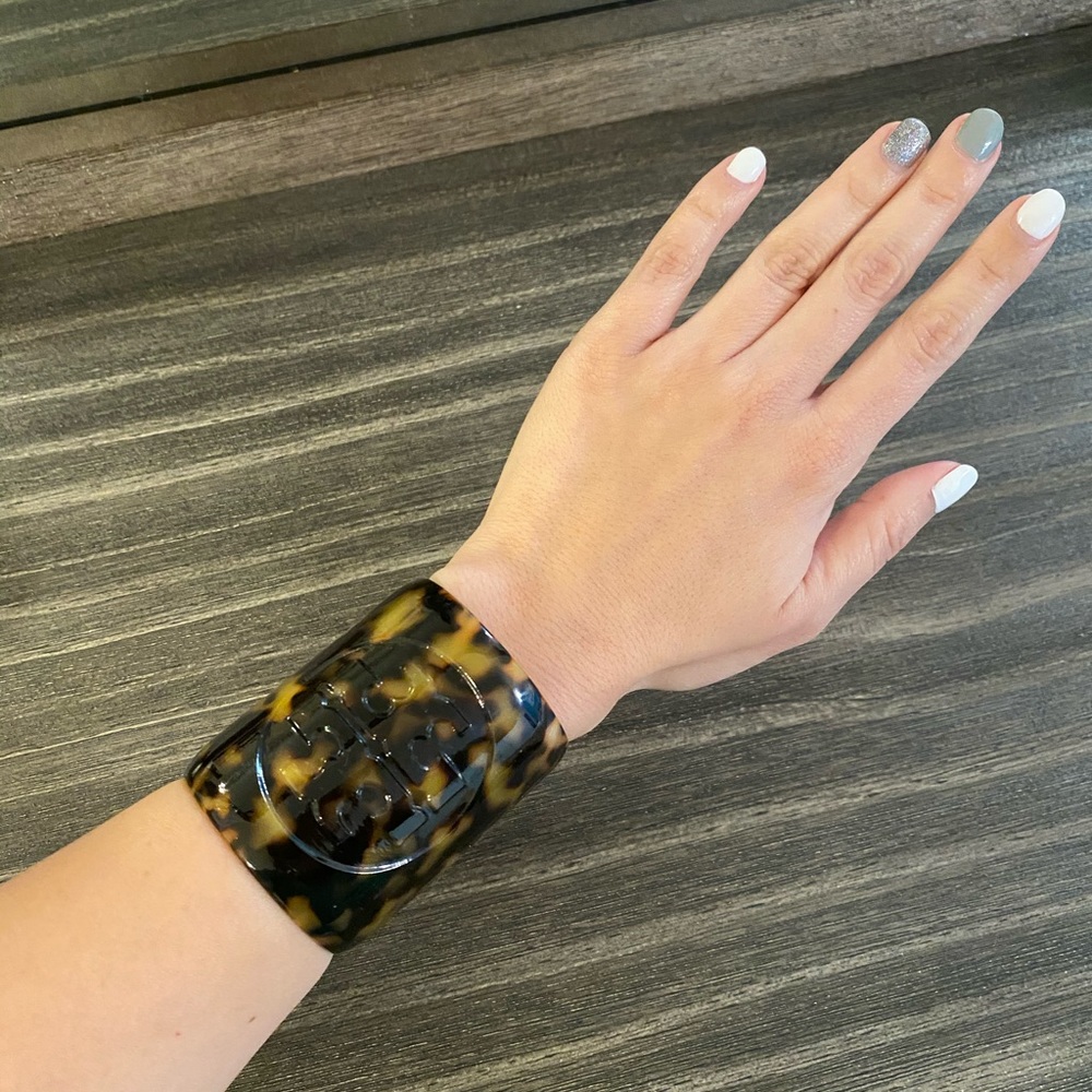 Tory Burch: Tortoise Cuff